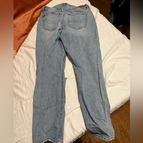 Ripped American eagle mom jeans - Picture 2 of 4